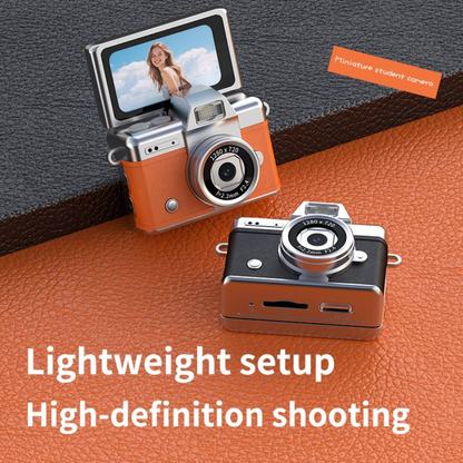 Famune™ PocketFlip Camera